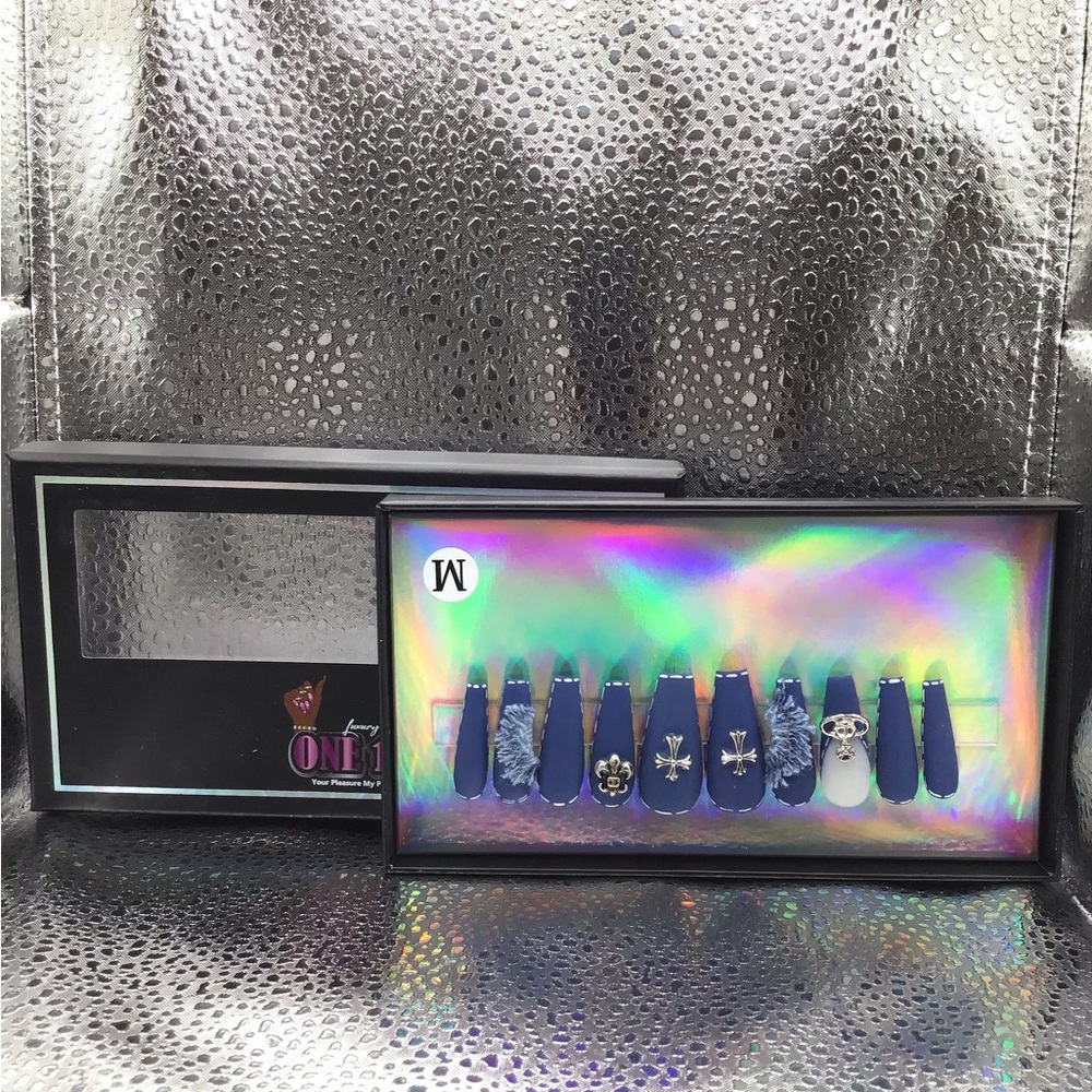 DenimPress-On Nail Set with Decorative Accents